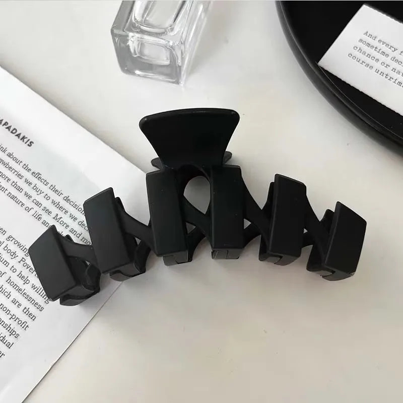 Women Elegant Black Geometric Plastic Hair Claw Lady Sweet Long Hair Holder Toothed Hair Clips Hairpins Fashion Hair Accessories