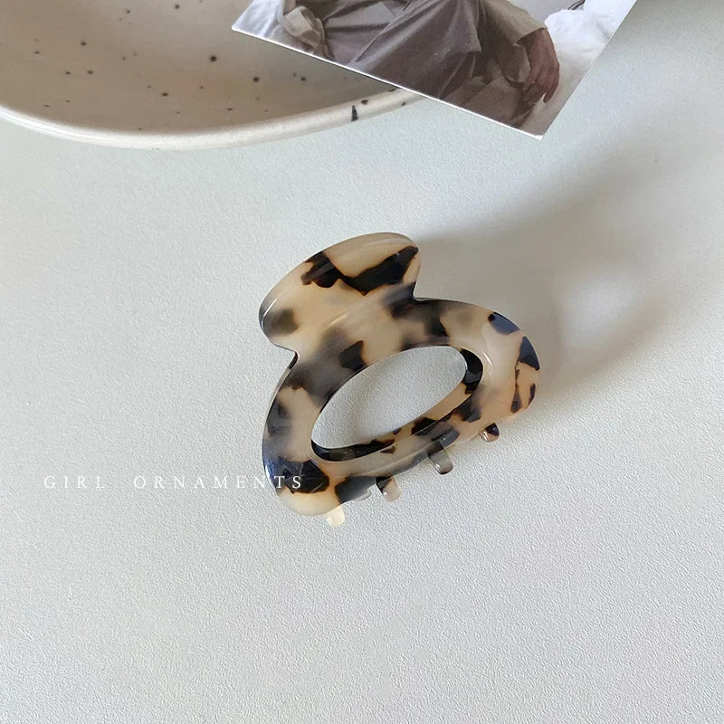 2022 New Women Hair Claw Small 4.5cm Acetate Hair Clips Elegant Colorful Hollow Out Claw Clip Girls Hair Accessories Hairclip