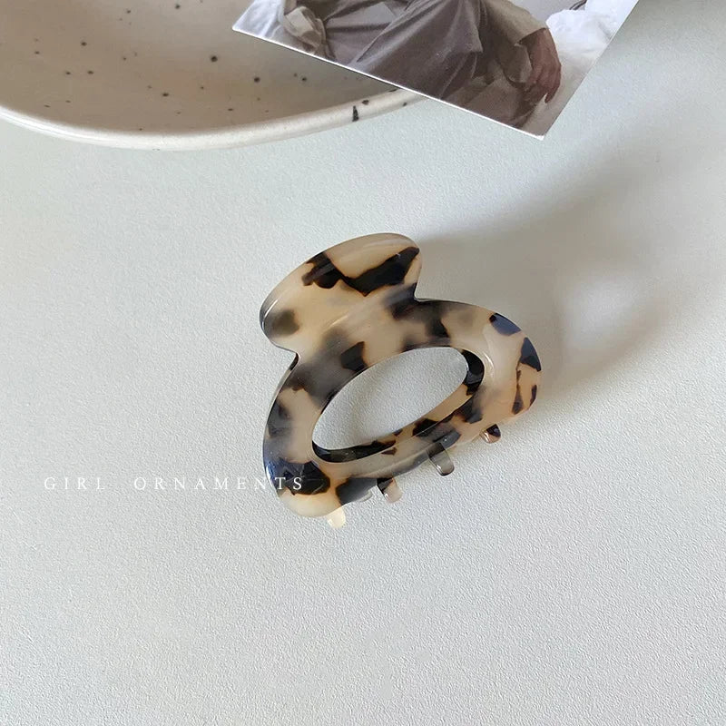 2022 New Women Hair Claw Small 4.5cm Acetate Hair Clips Elegant Colorful Hollow Out Claw Clip Girls Hair Accessories Hairclip