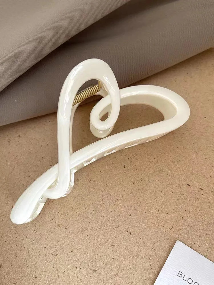 New Large Heart Hair Claws Clips Women Girls Ponytail Holder Plastic Crab Hair Clamp Barrettes Hairpins Hair Accessories Fashion